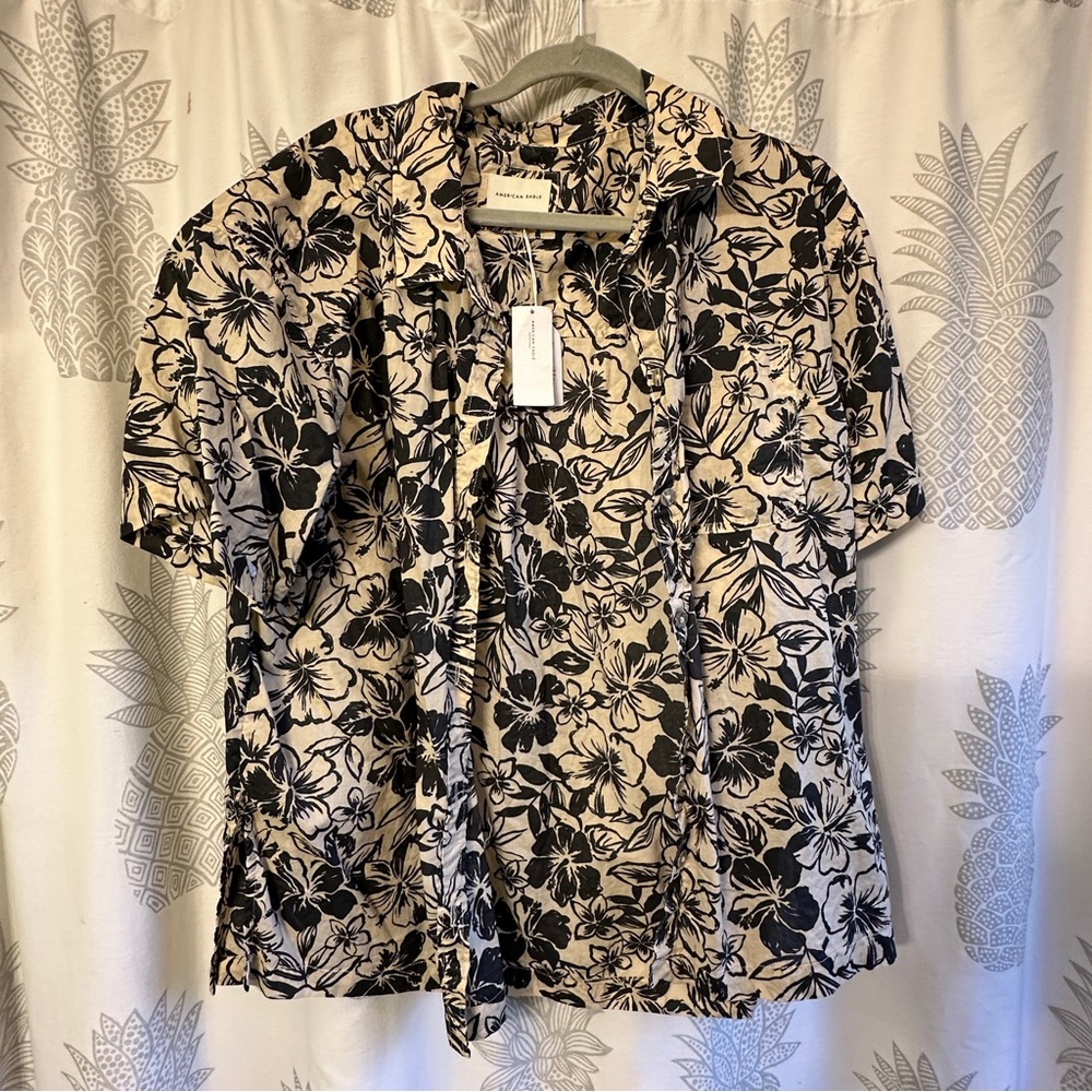 American Eagle Women’s Hawaiian Floral Shirt - NWT!